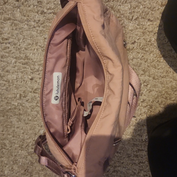 Lululemon pink purse - Picture 4 of 8